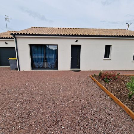 Coeur De Village Commerces Proximite Center Parcs Les-Trois-Moutiers Exterior photo
